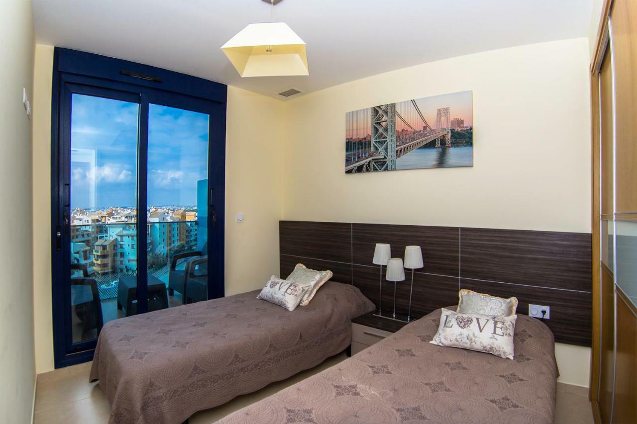 Apartamento Sea Senses Victoria Frente Al Mar Torrevieja Ngoại thất bức ảnh